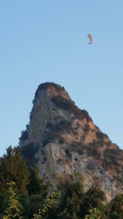 Feakia 1